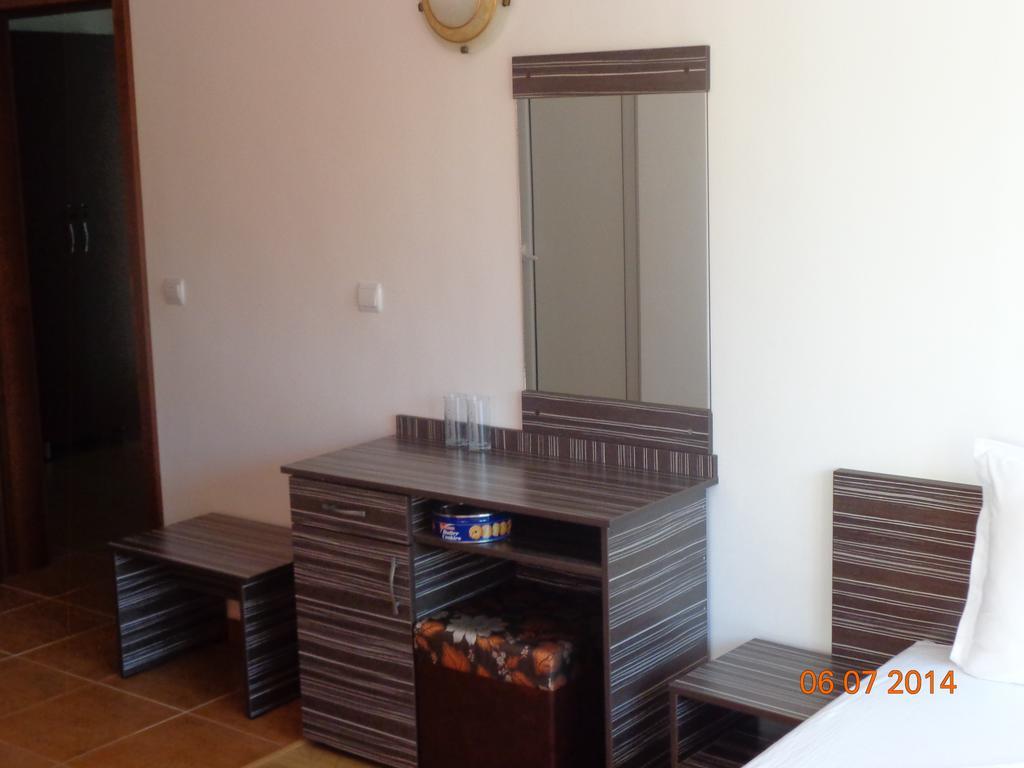Adri Guest House Nesebar Phòng bức ảnh